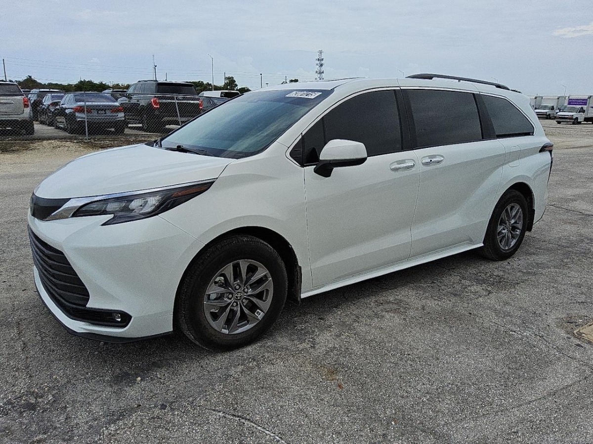 TOYOTA SIENNA